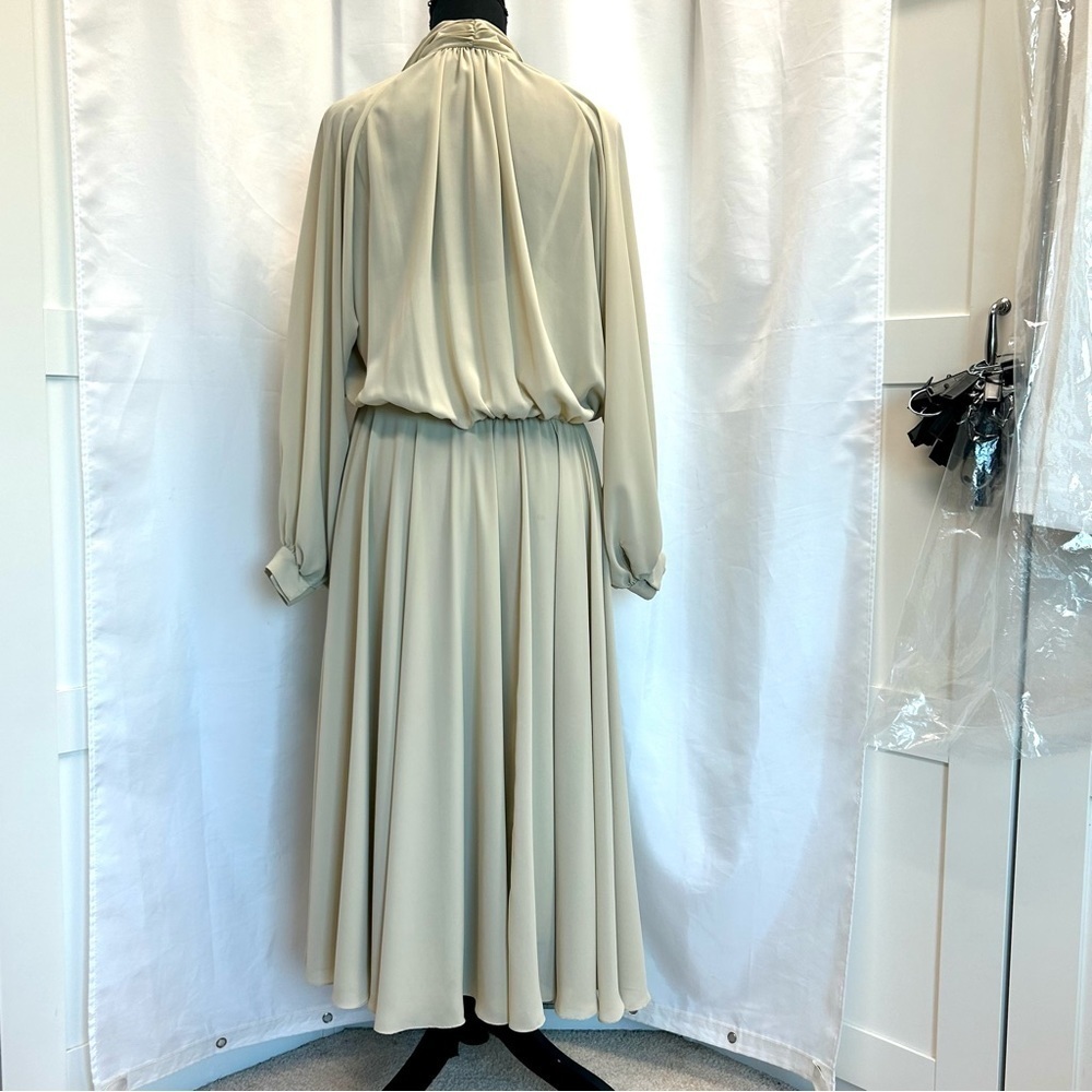 Wayne Clark Aline Marelle Vintage beige cream pleated midi dress Sz 12 - Picture 6 of 16